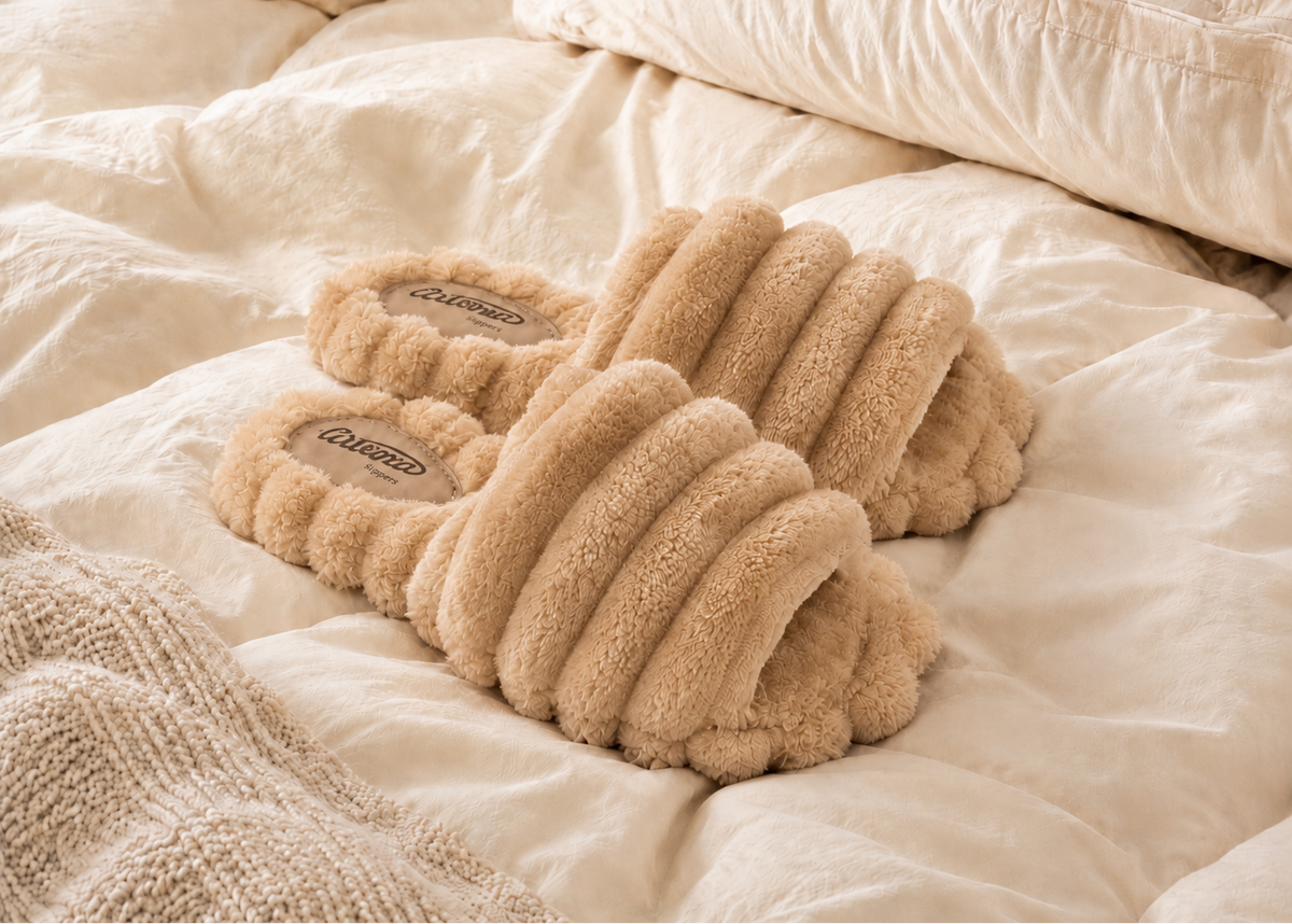 Pantufa peludinha aurora bege