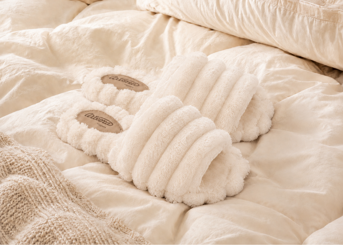 Pantufa peludinha aurora branca