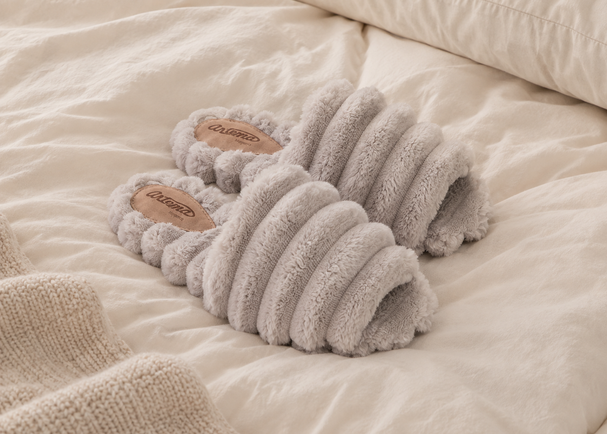 Pantufa peludinha aurora cinza