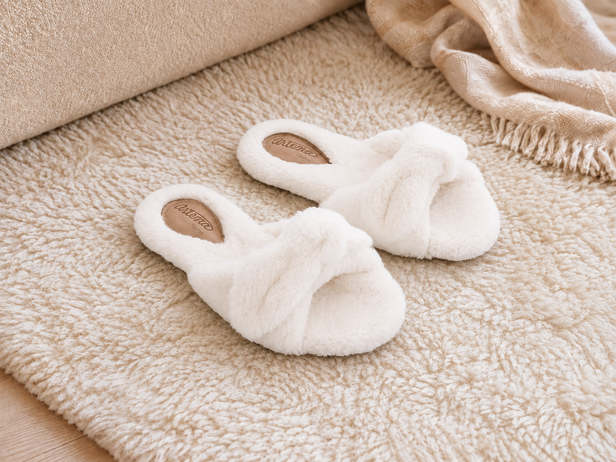 Pantufa Slip On Felpuda Clara branco