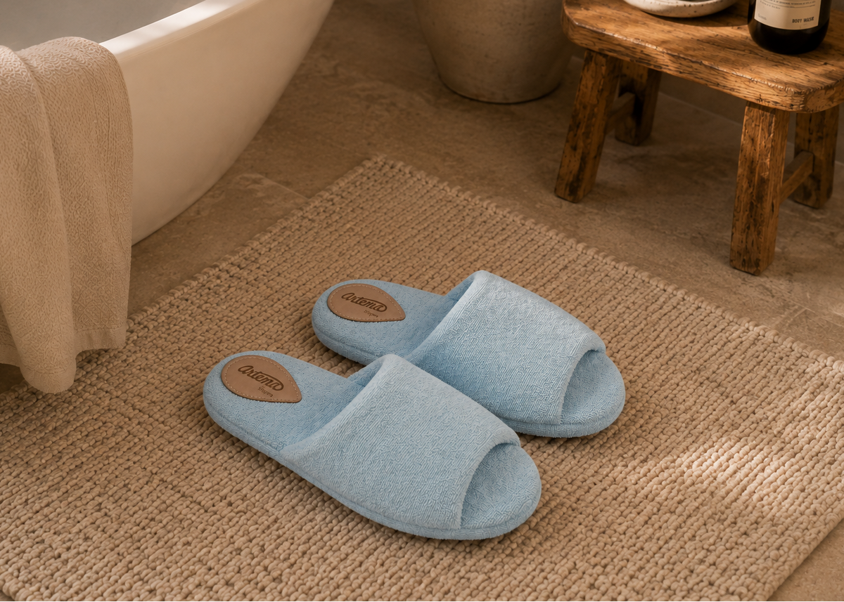 Pantufa Olívia azul bebe atoalhada Artema