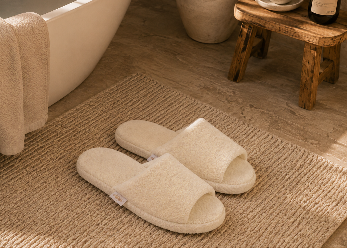 Pantufa Olívia branca atoalhada Artema