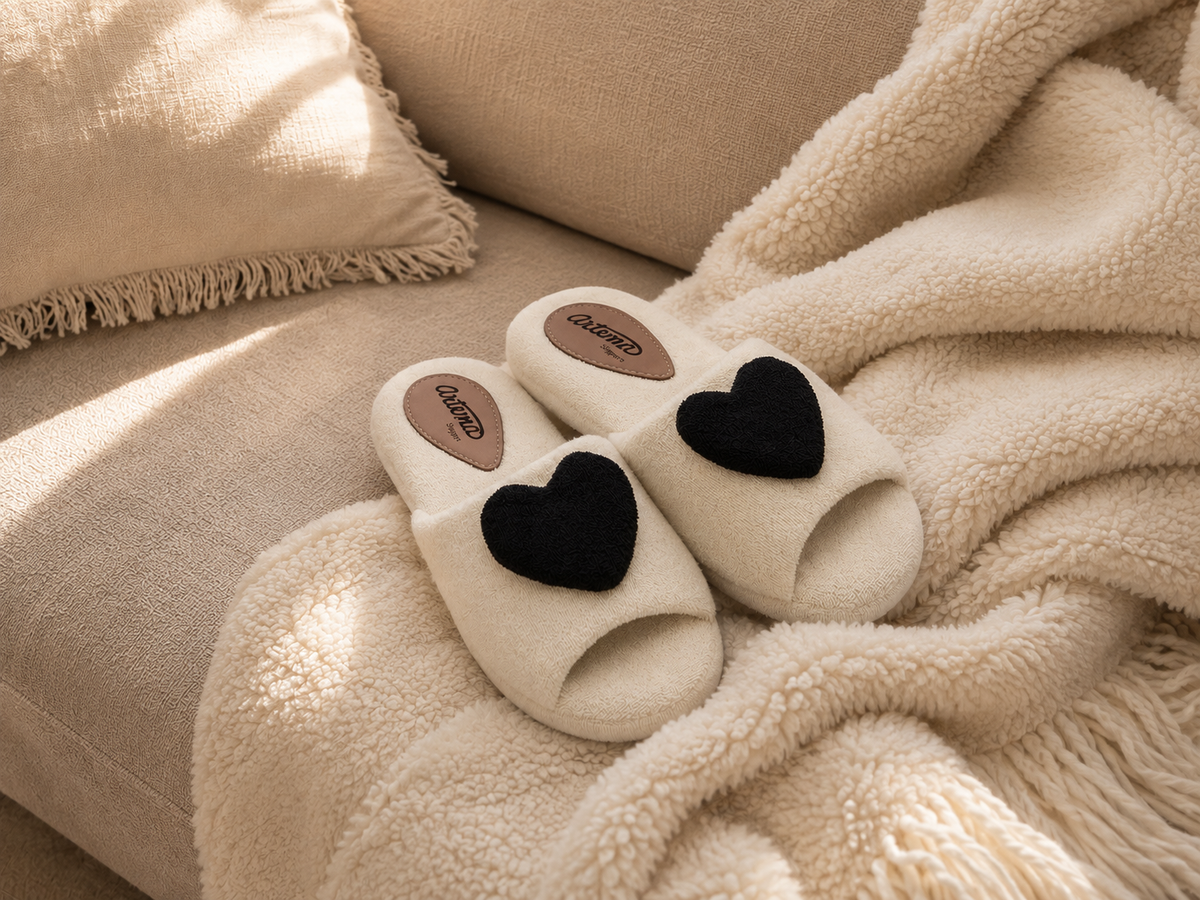 Pantufa Vitória atoalhada coração Artema